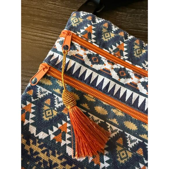 6/$25 Olivia Moss Multicolor Aztec Wanderlust Cross Over Bag - Picture 8 of 9